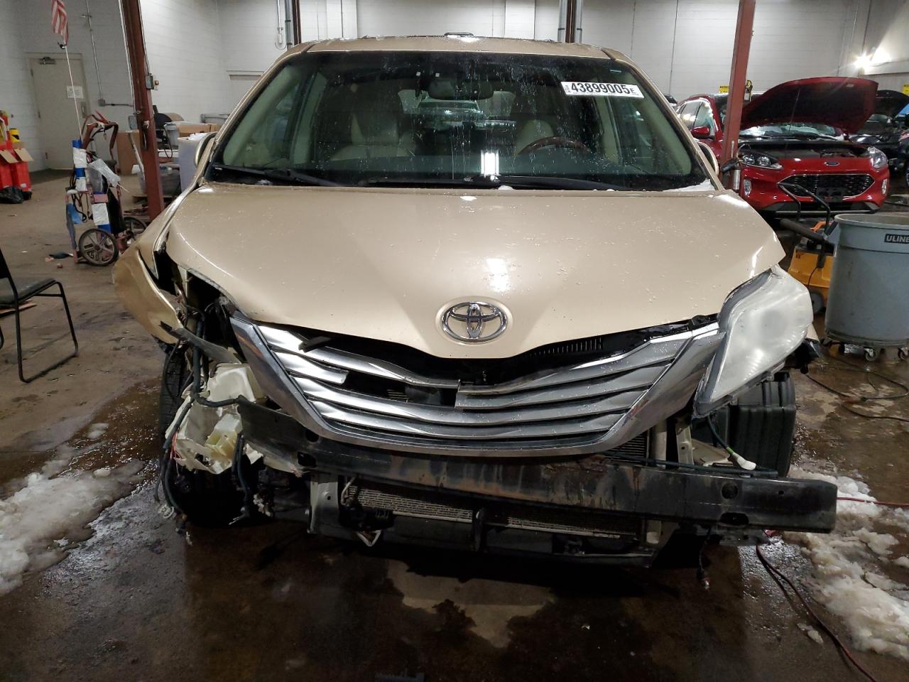 2012 Toyota Sienna - Image 5