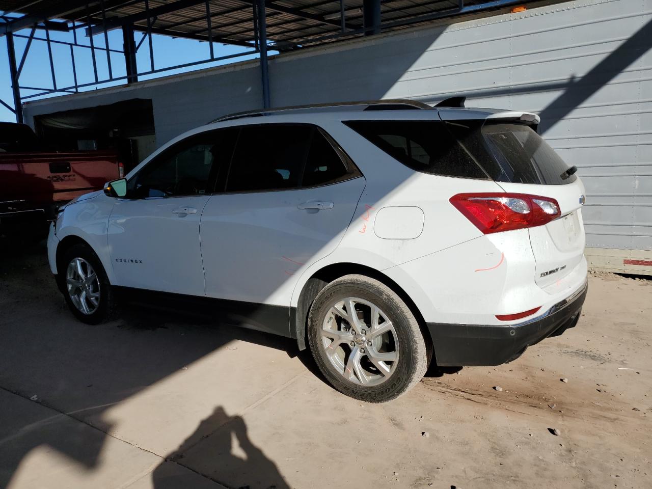 2018 Chevrolet Equinox - Image 2