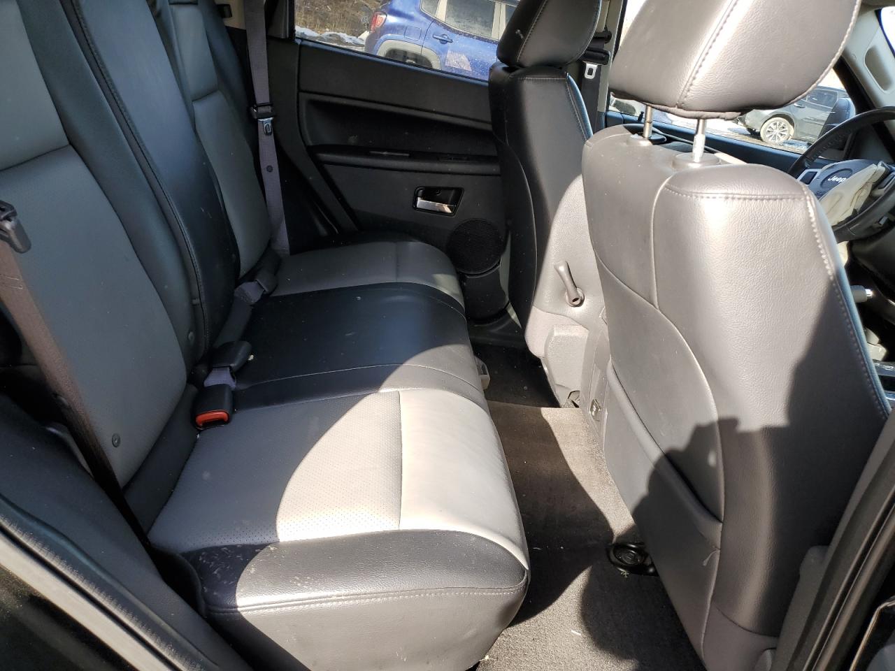 2010 Jeep Grand Cherokee - Image 12