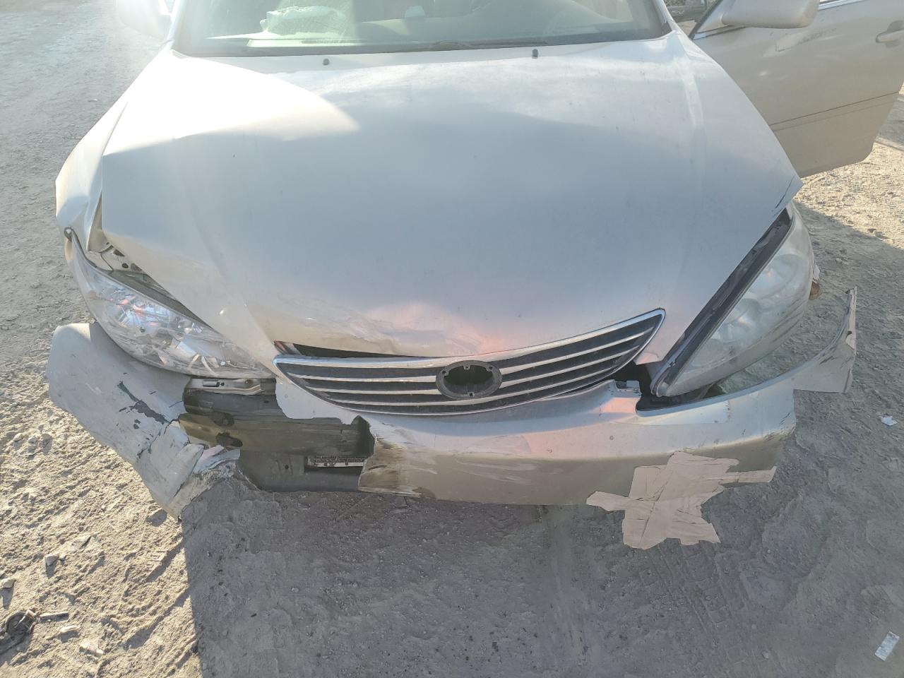 2006 Toyota Camry - Image 11