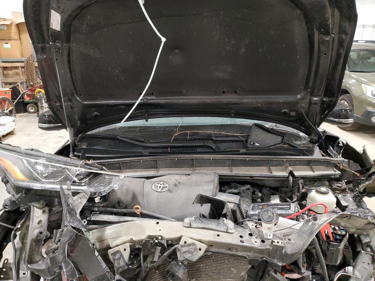 2021 Toyota Highlander - Image 12