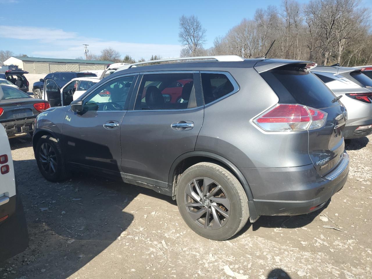 2016 Nissan Rogue - Image 2