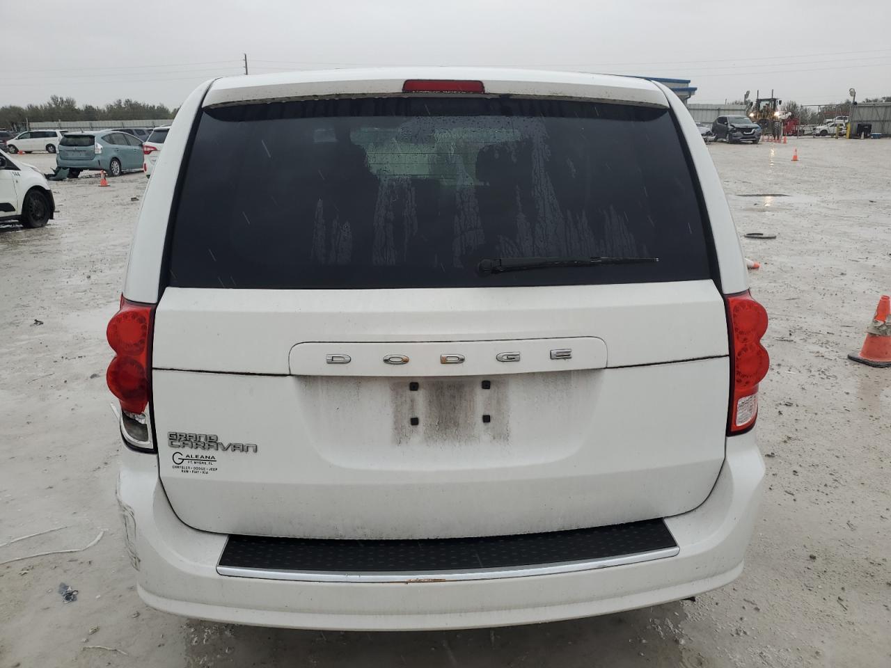 2015 Dodge Caravan - Image 6