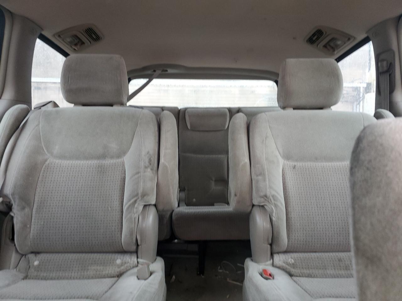2006 Toyota Sienna - Image 10