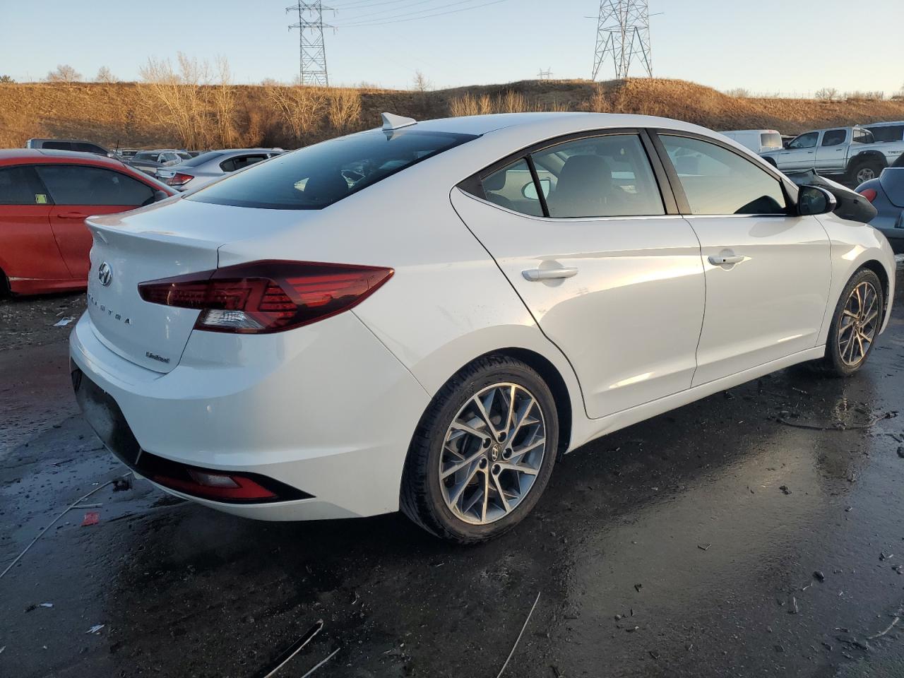 2019 Hyundai Elantra - Image 3