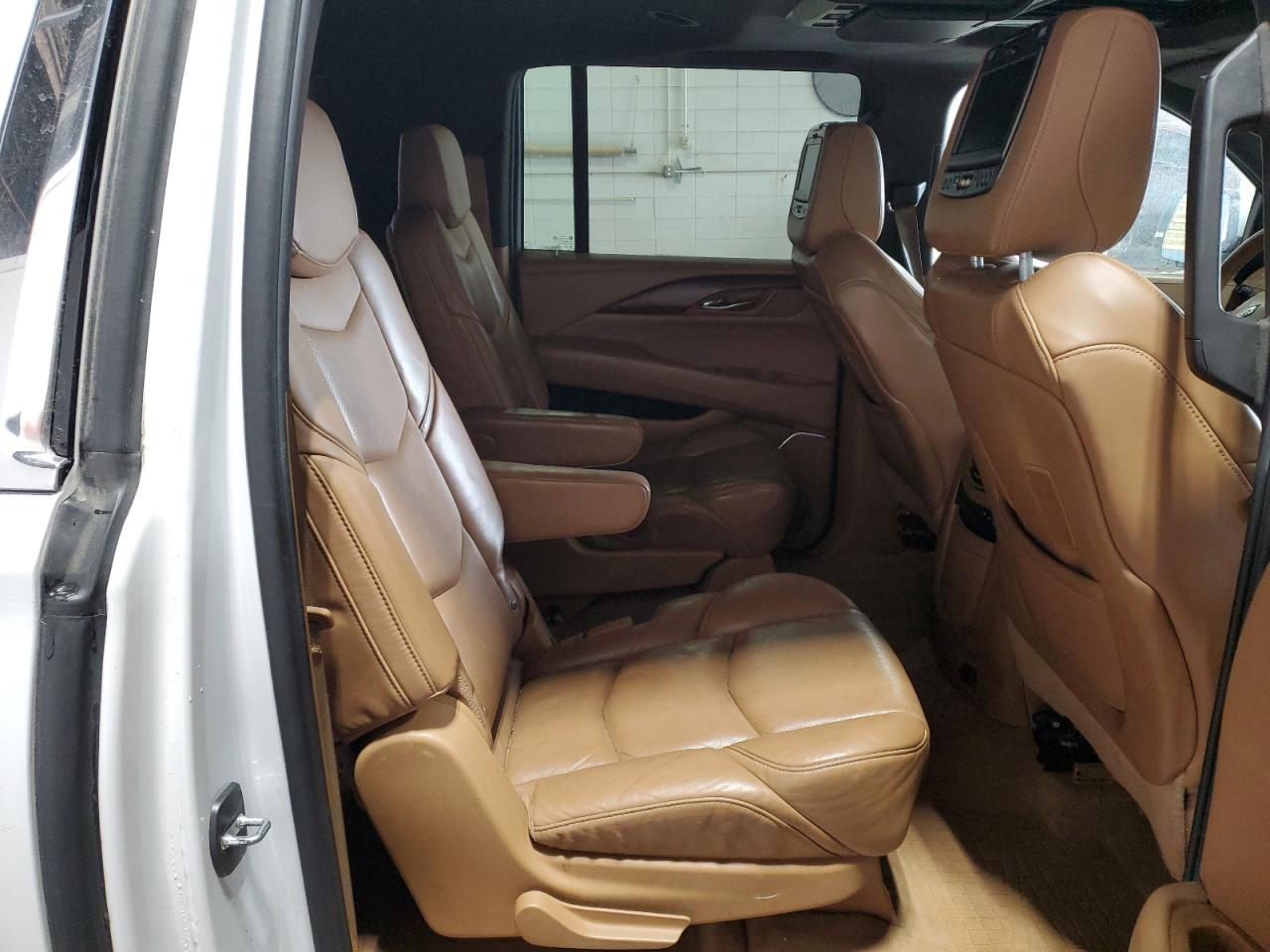 2017 Cadillac Escalade - Image 11