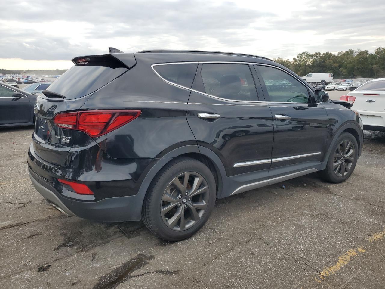 2018 Hyundai Santa Fe - Image 3