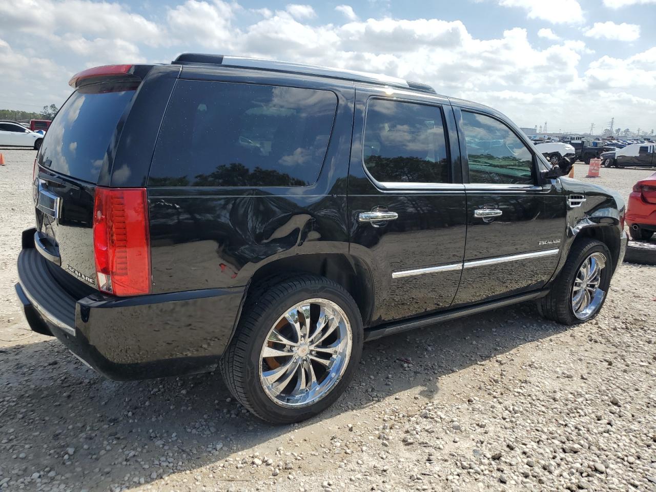 2013 Cadillac Escalade - Image 3