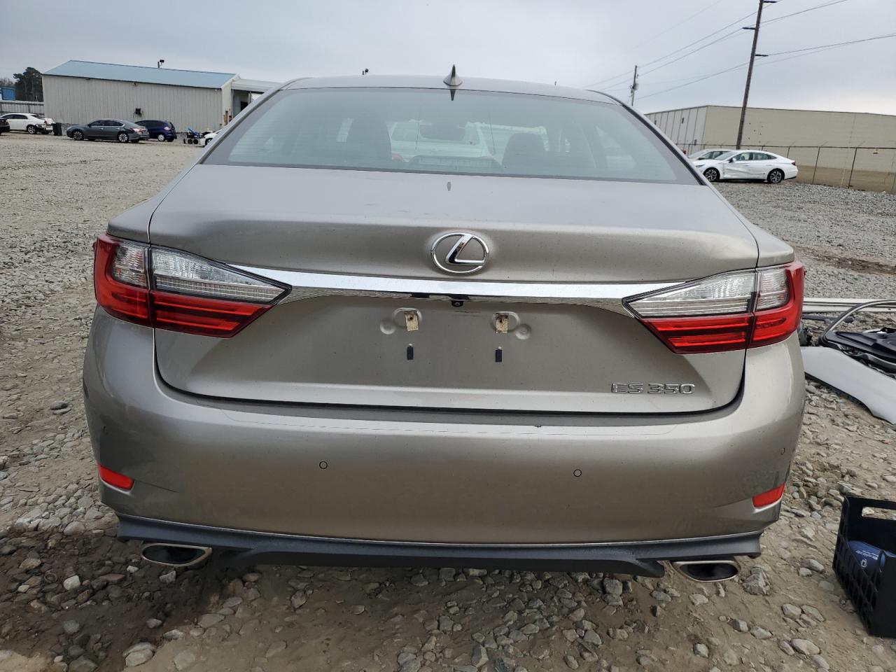 2018 Lexus ES - Image 6