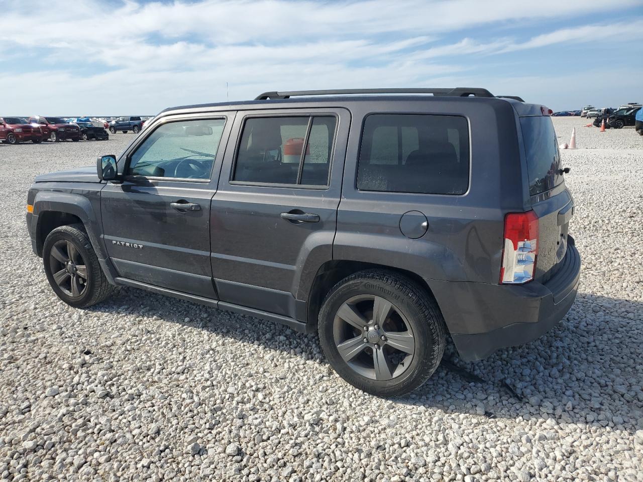 2014 Jeep Liberty (Patriot) - Image 2