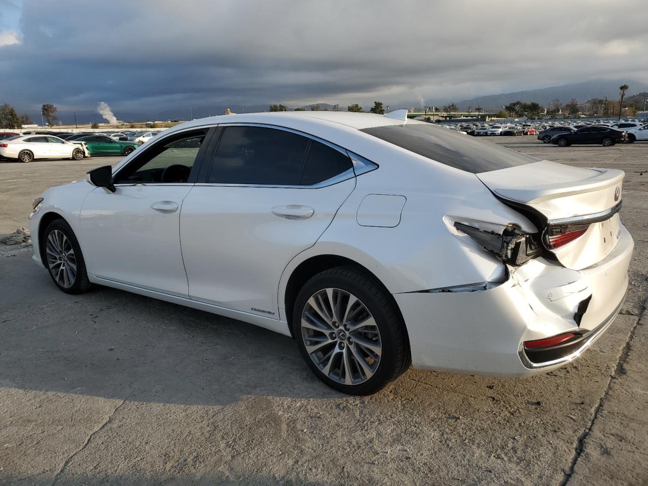 2021 Lexus ES - Image 2