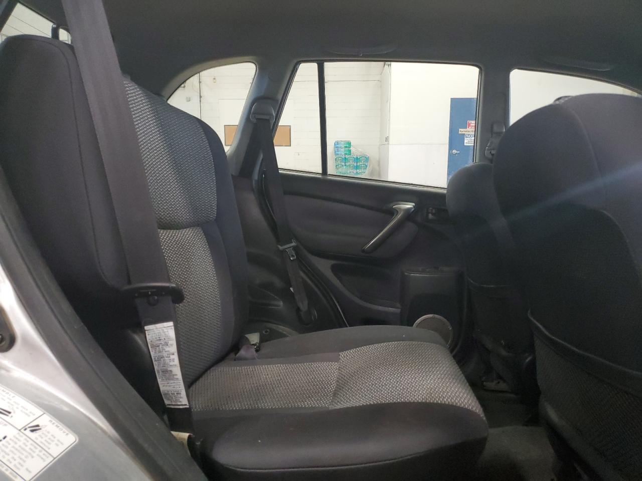 2005 Toyota RAV 4 - Image 12