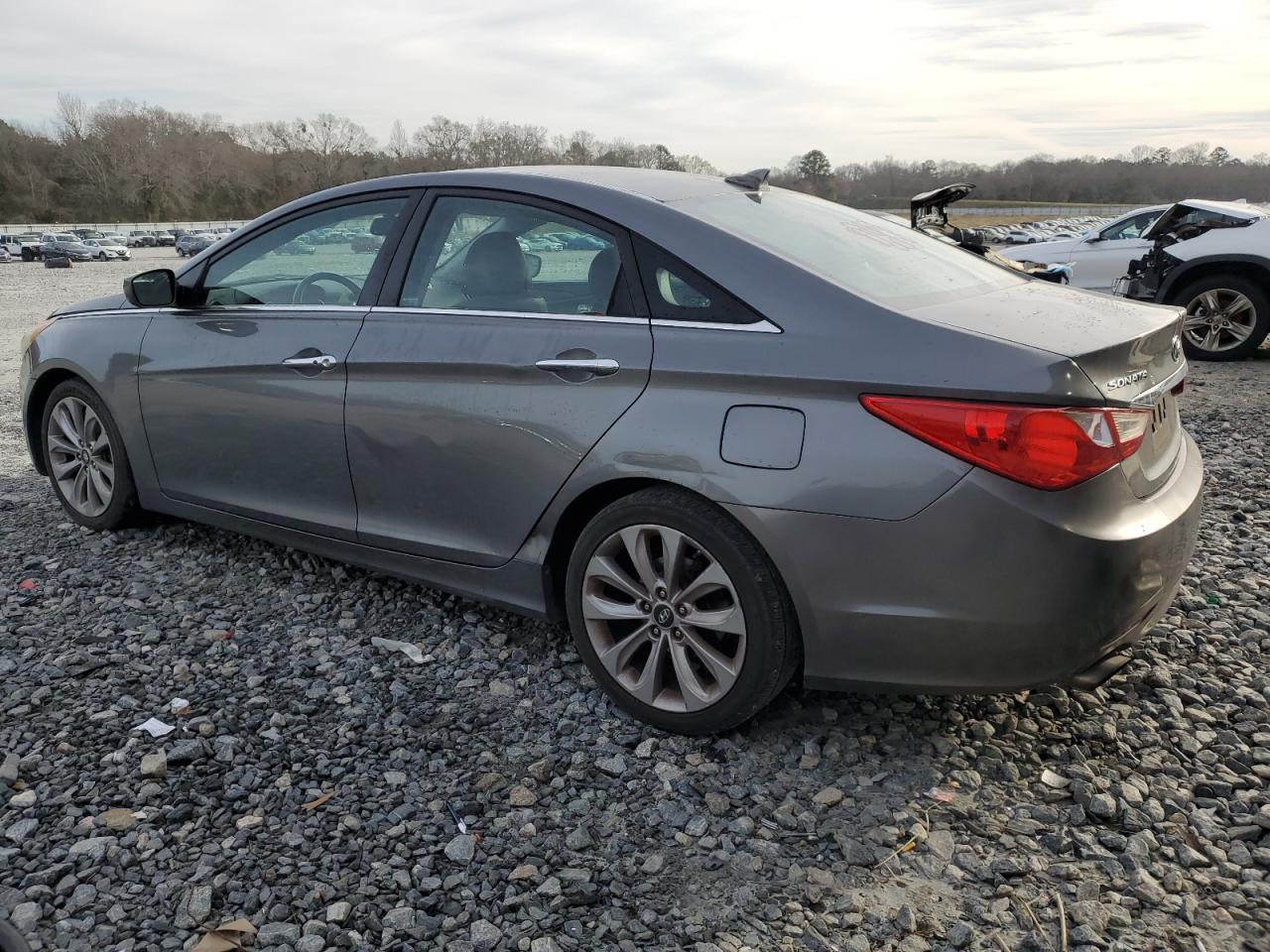 2013 Hyundai Sonata - Image 2