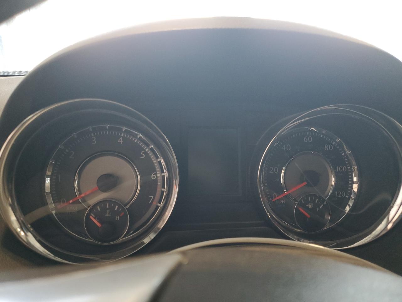 2011 Chrysler Town & Country - Image 9