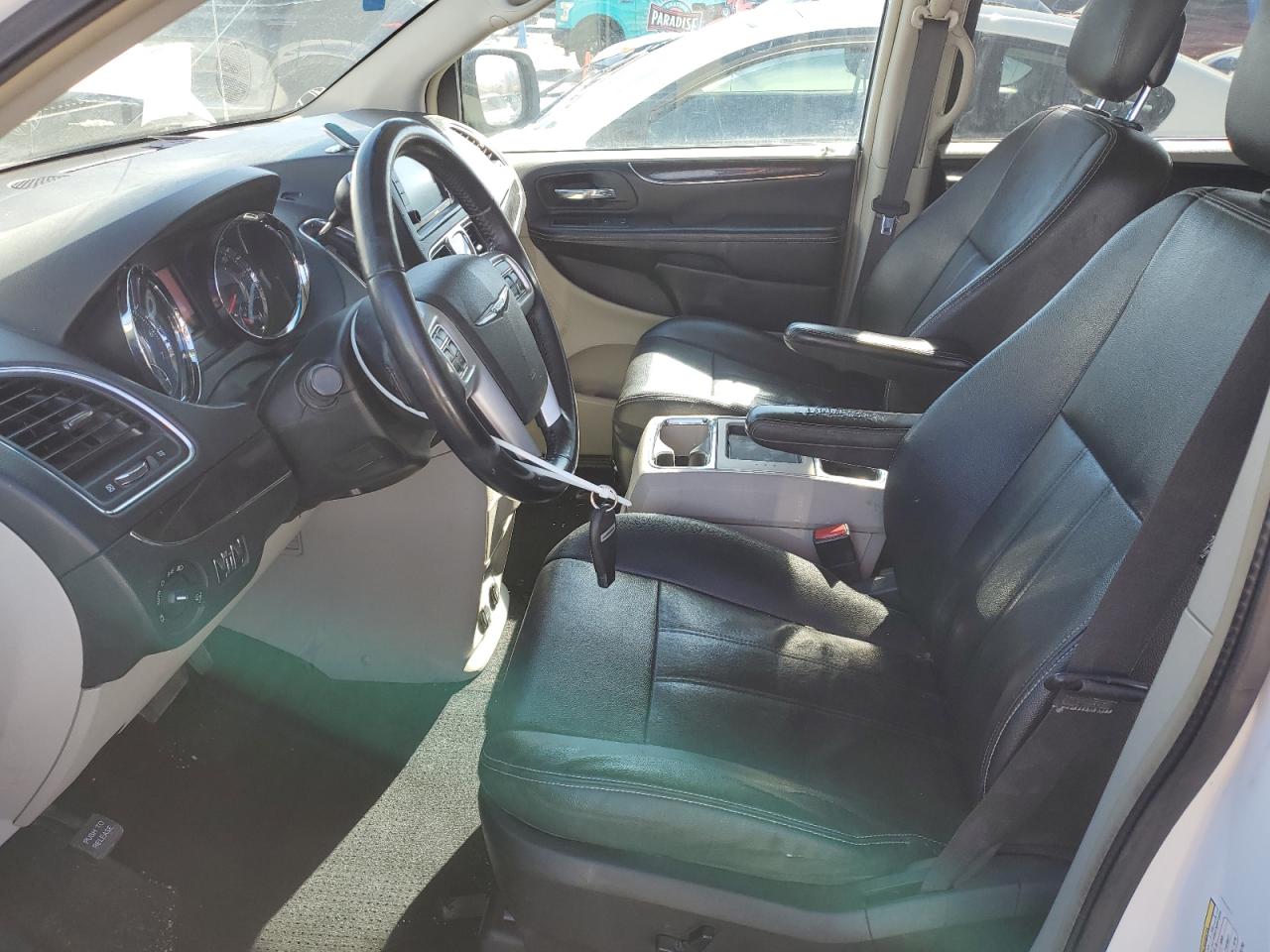 2016 Chrysler Town & Country - Image 7