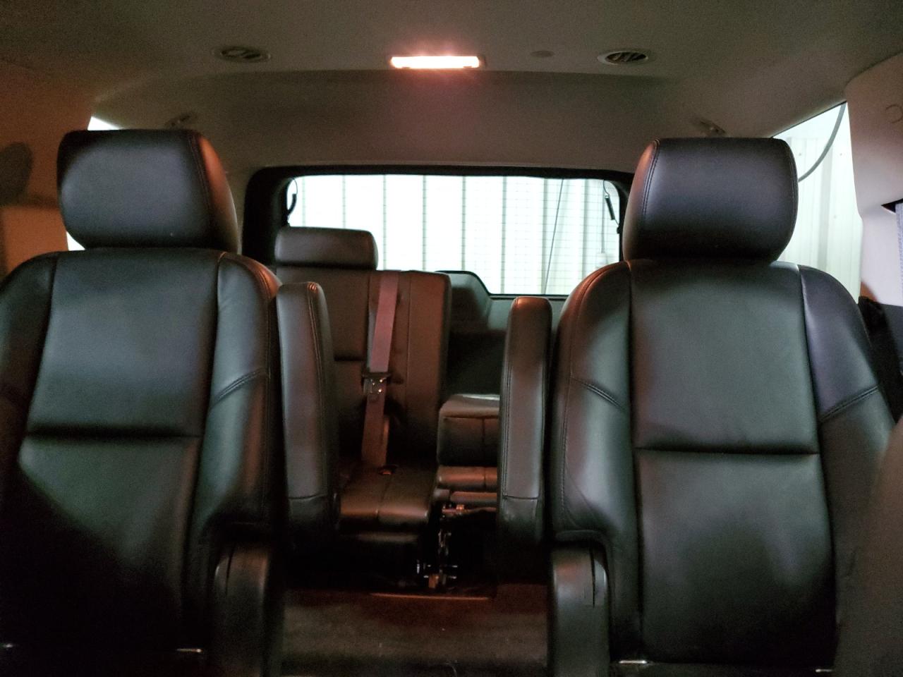 2011 Cadillac Escalade - Image 10
