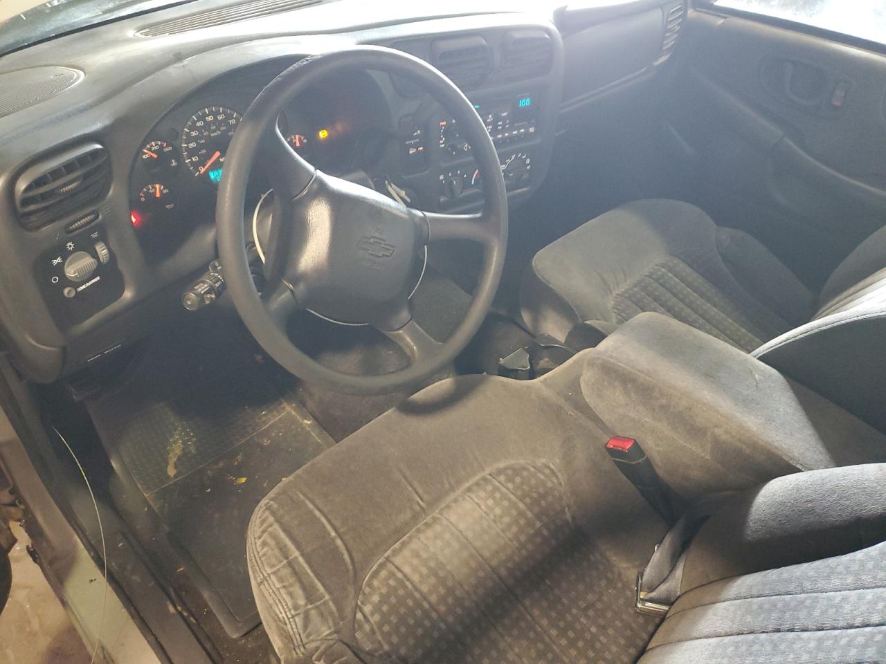 2001 Chevrolet S-10 Pickup - Image 8