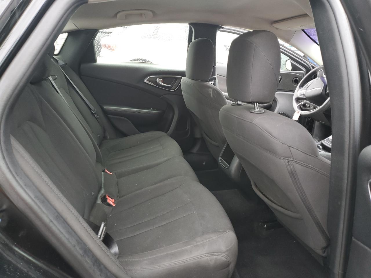 2015 Chrysler 200 - Image 10