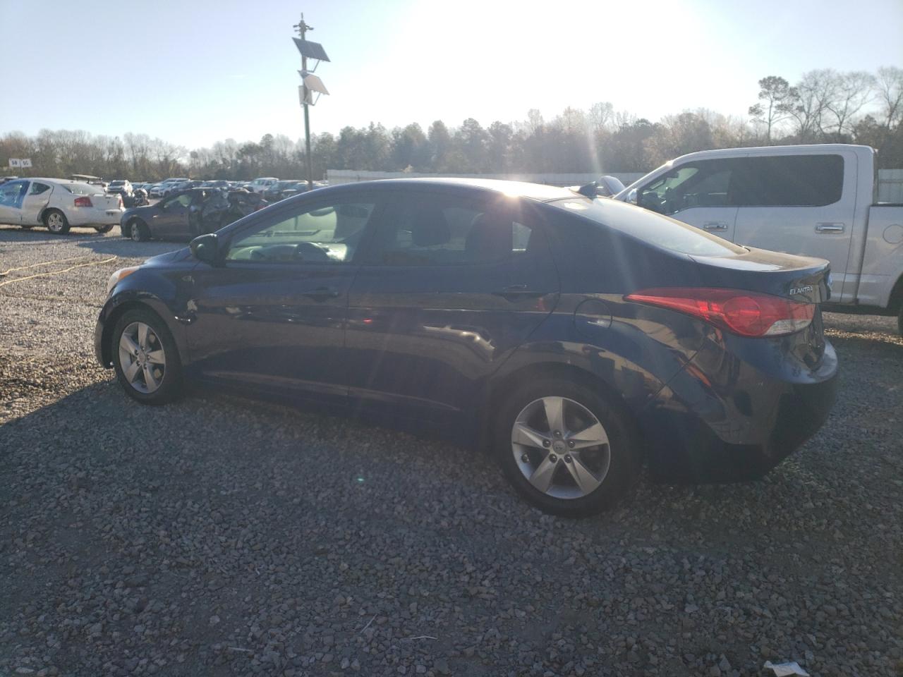 2013 Hyundai Elantra - Image 2