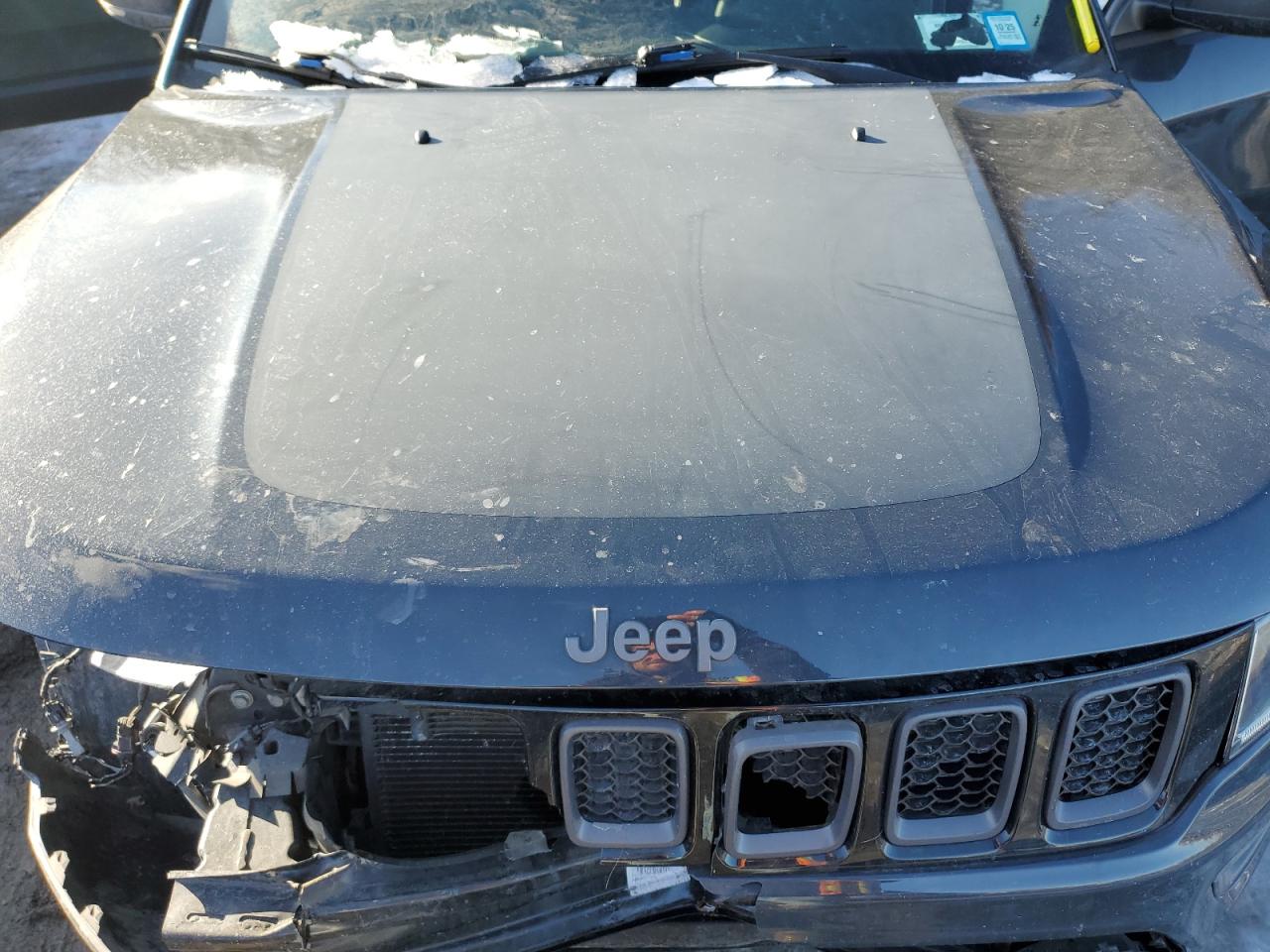 2017 Jeep Compass - Image 11