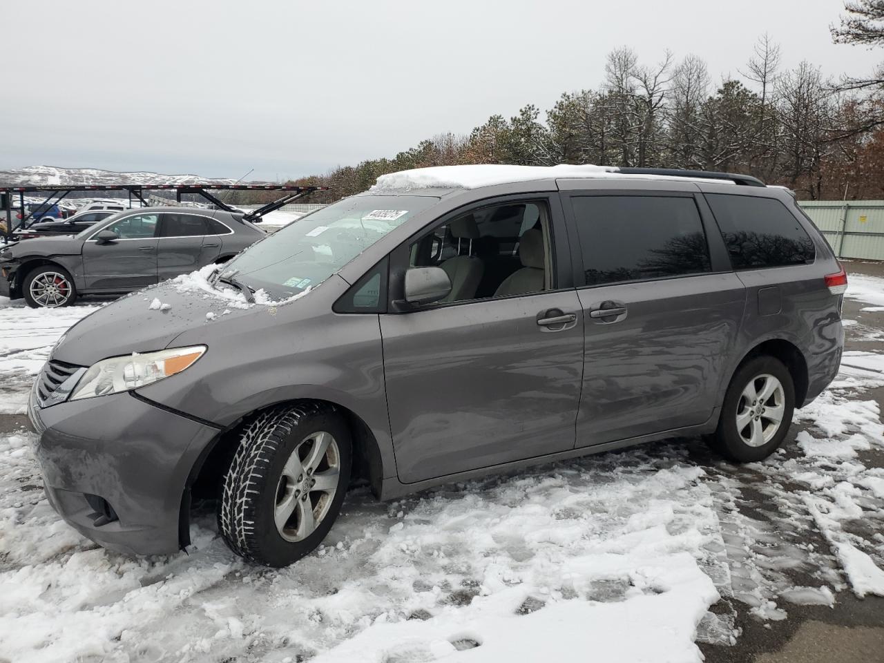 2014 Toyota Sienna - Image 1