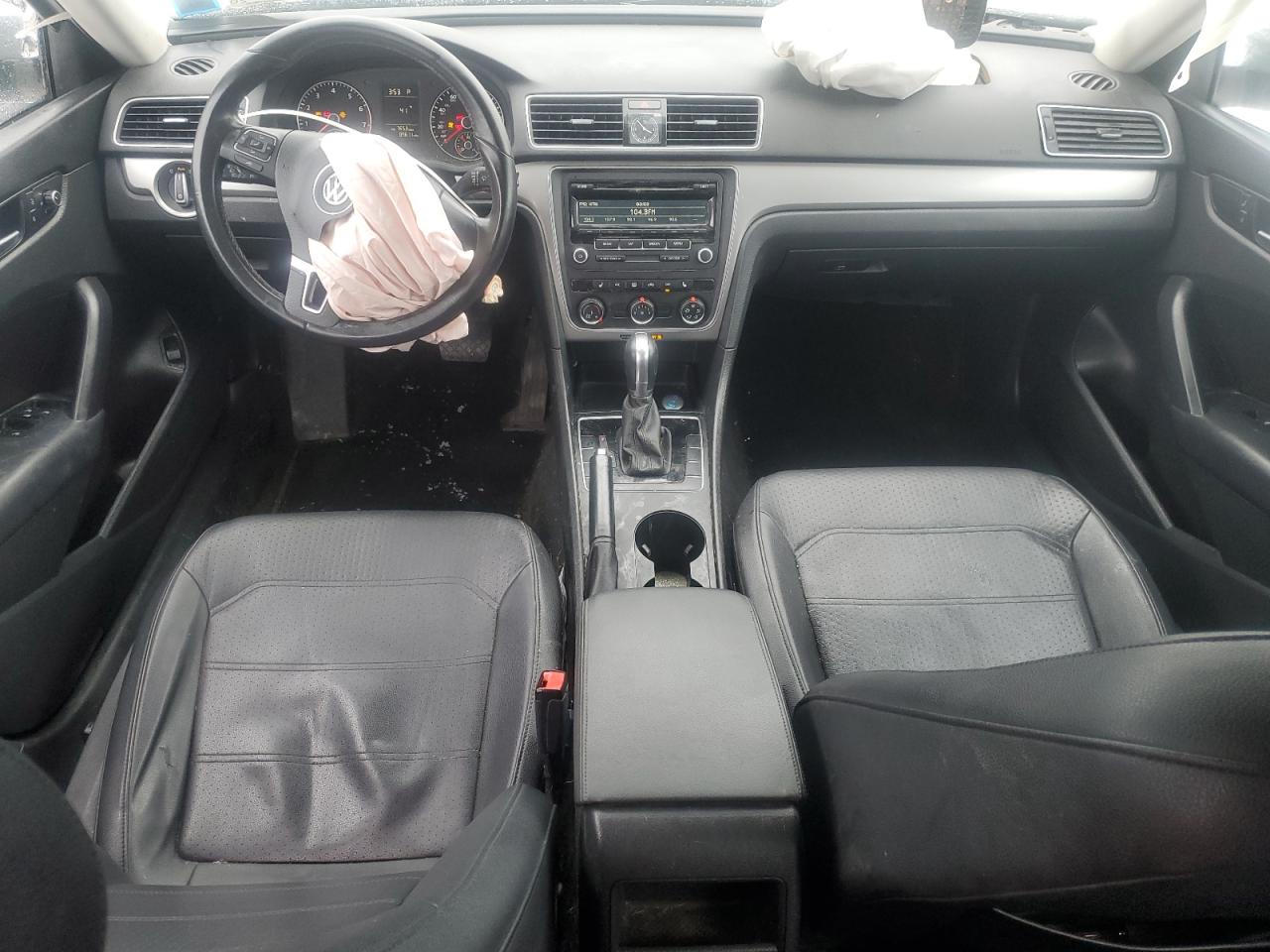 2015 Volkswagen Passat - Image 8