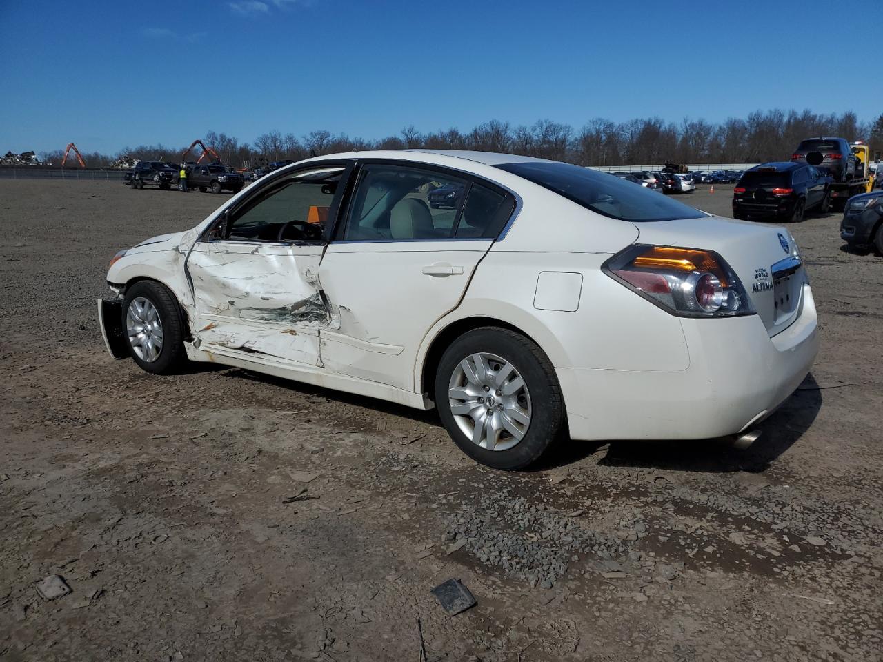 2010 Nissan Altima - Image 2