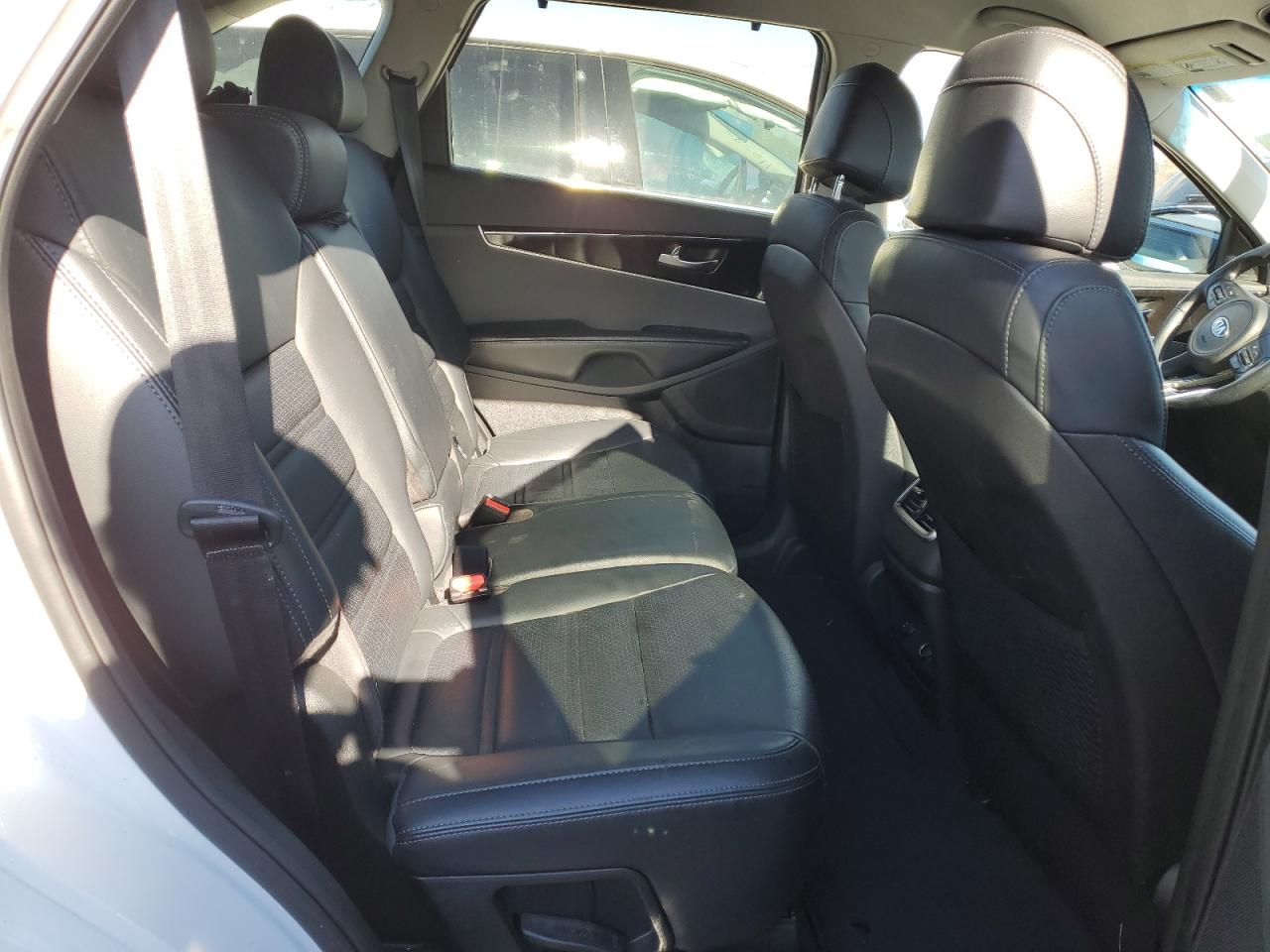 2017 Kia Sorento - Image 11