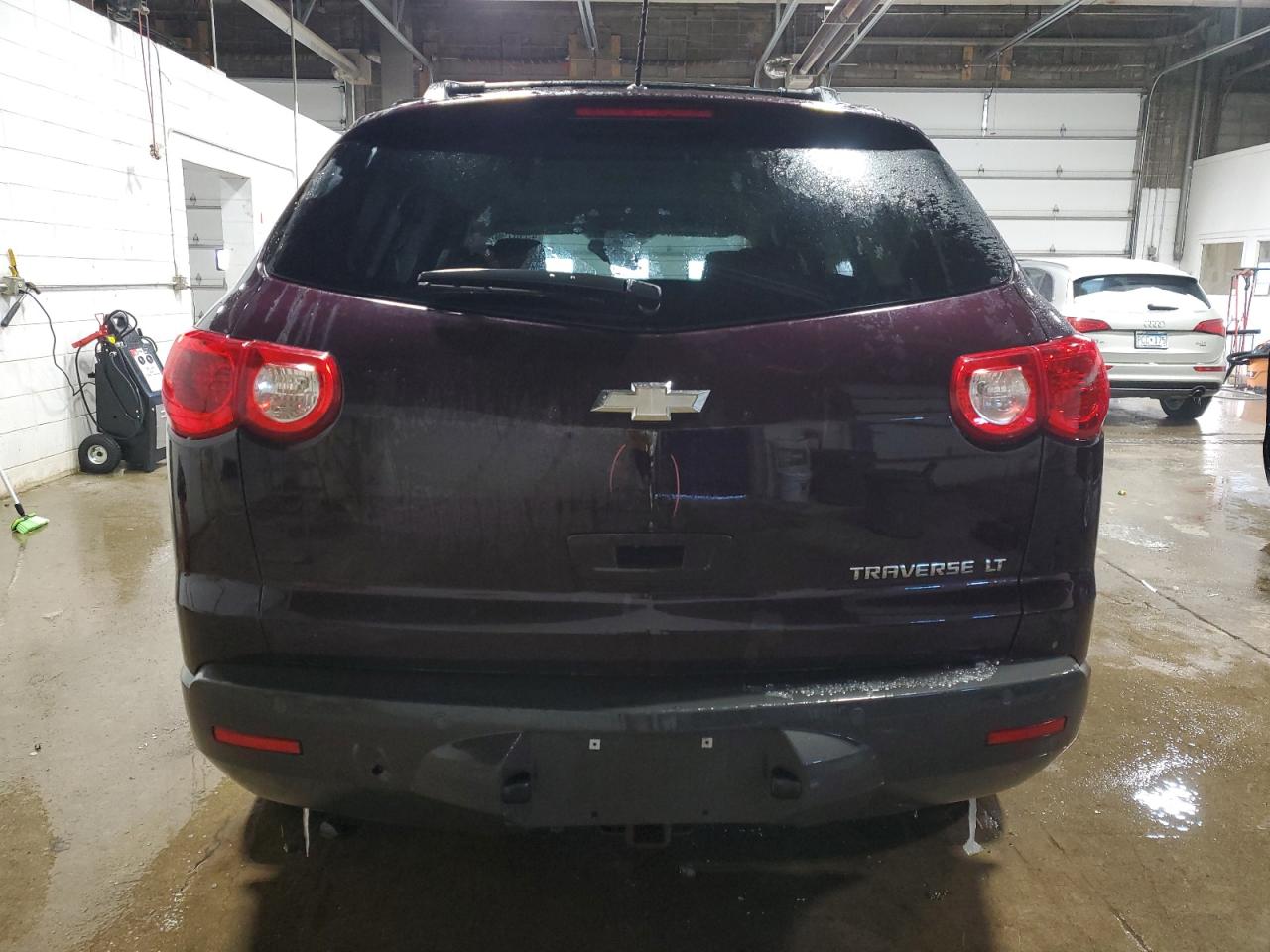 2010 Chevrolet Traverse - Image 6
