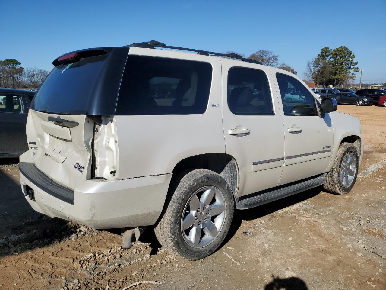 2011 GMC Yukon - Image 3