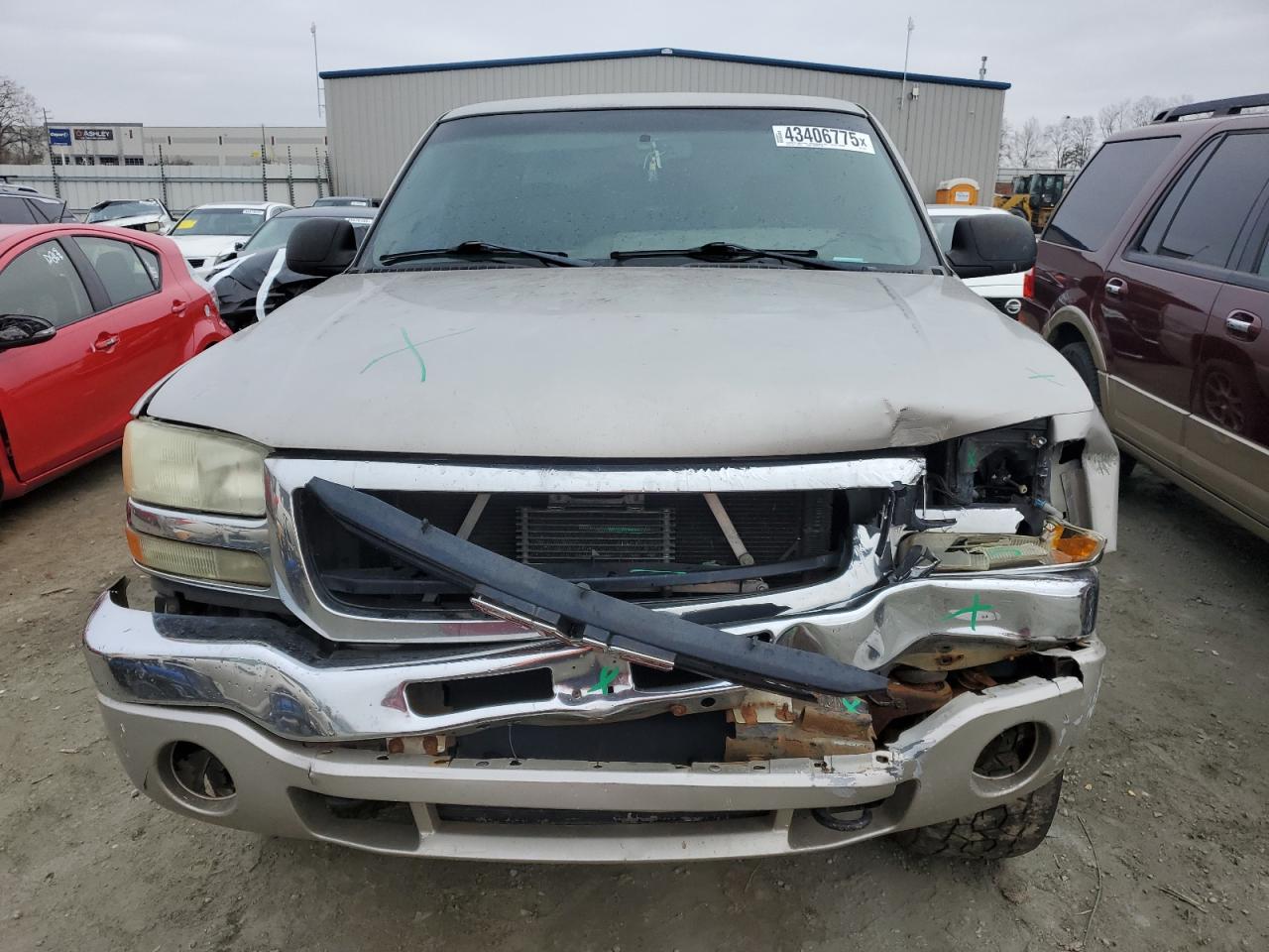 2004 GMC Sierra - Image 5