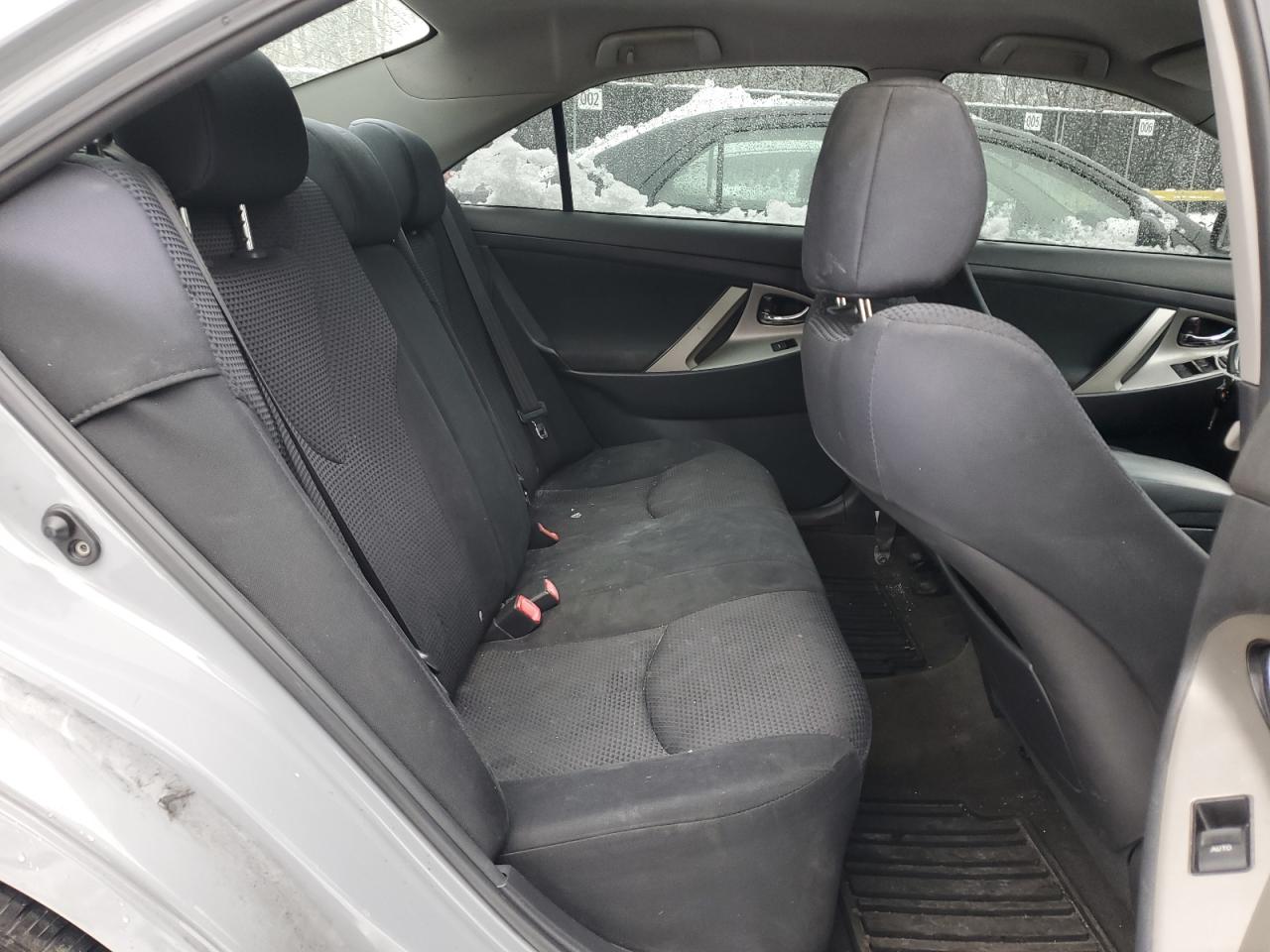 2010 Toyota Camry - Image 10