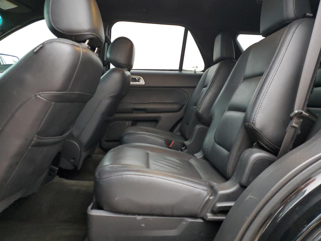 2015 Ford Explorer - Image 11