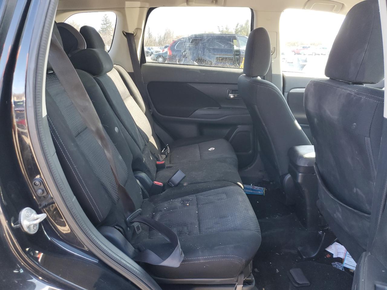 2018 Mitsubishi Outlander - Image 12