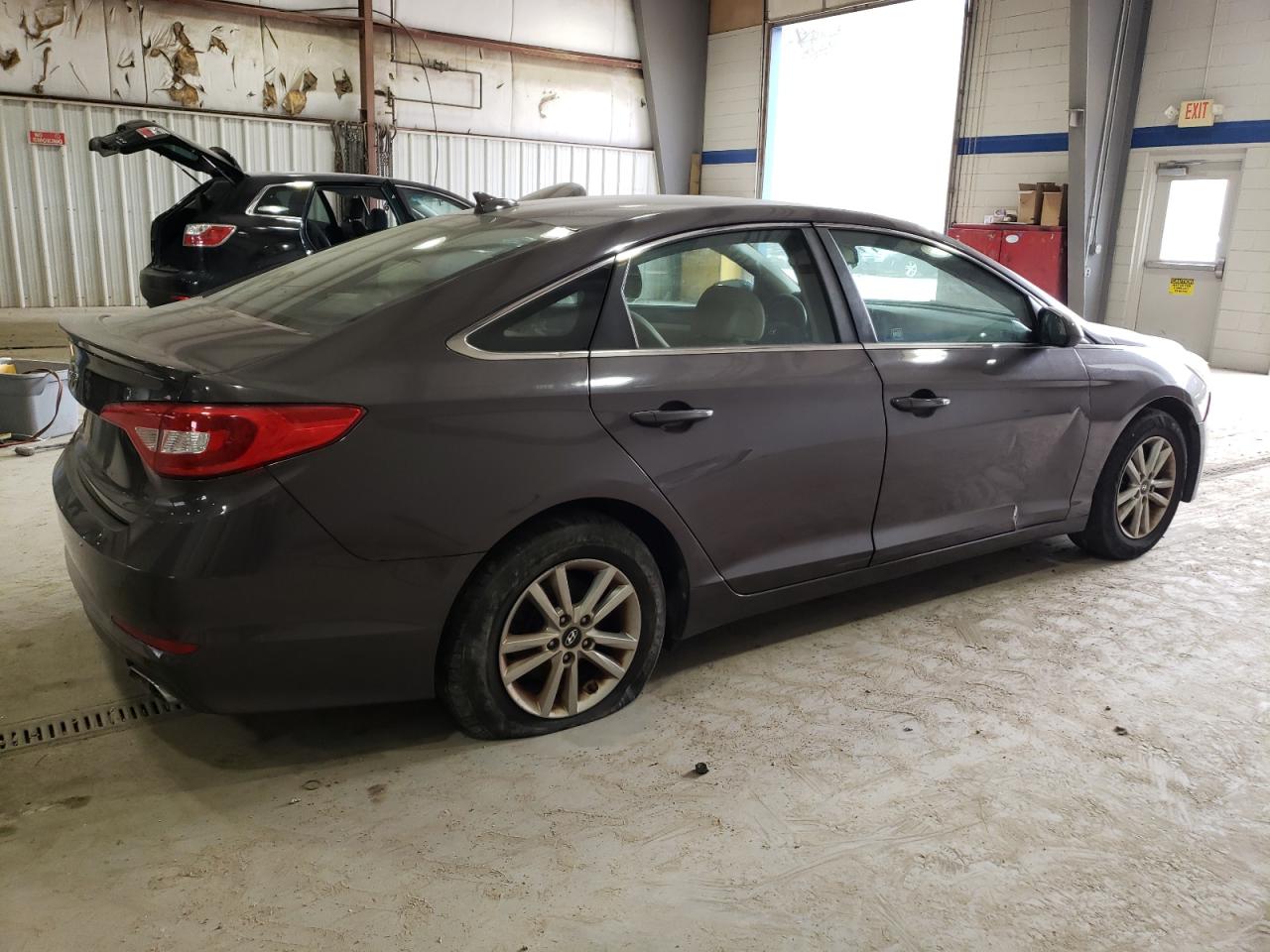 2016 Hyundai Sonata - Image 3