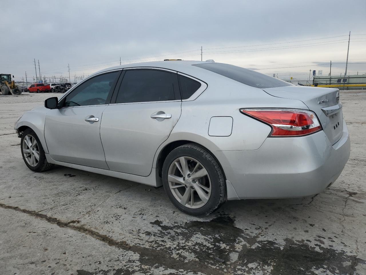 2015 Nissan Altima - Image 2