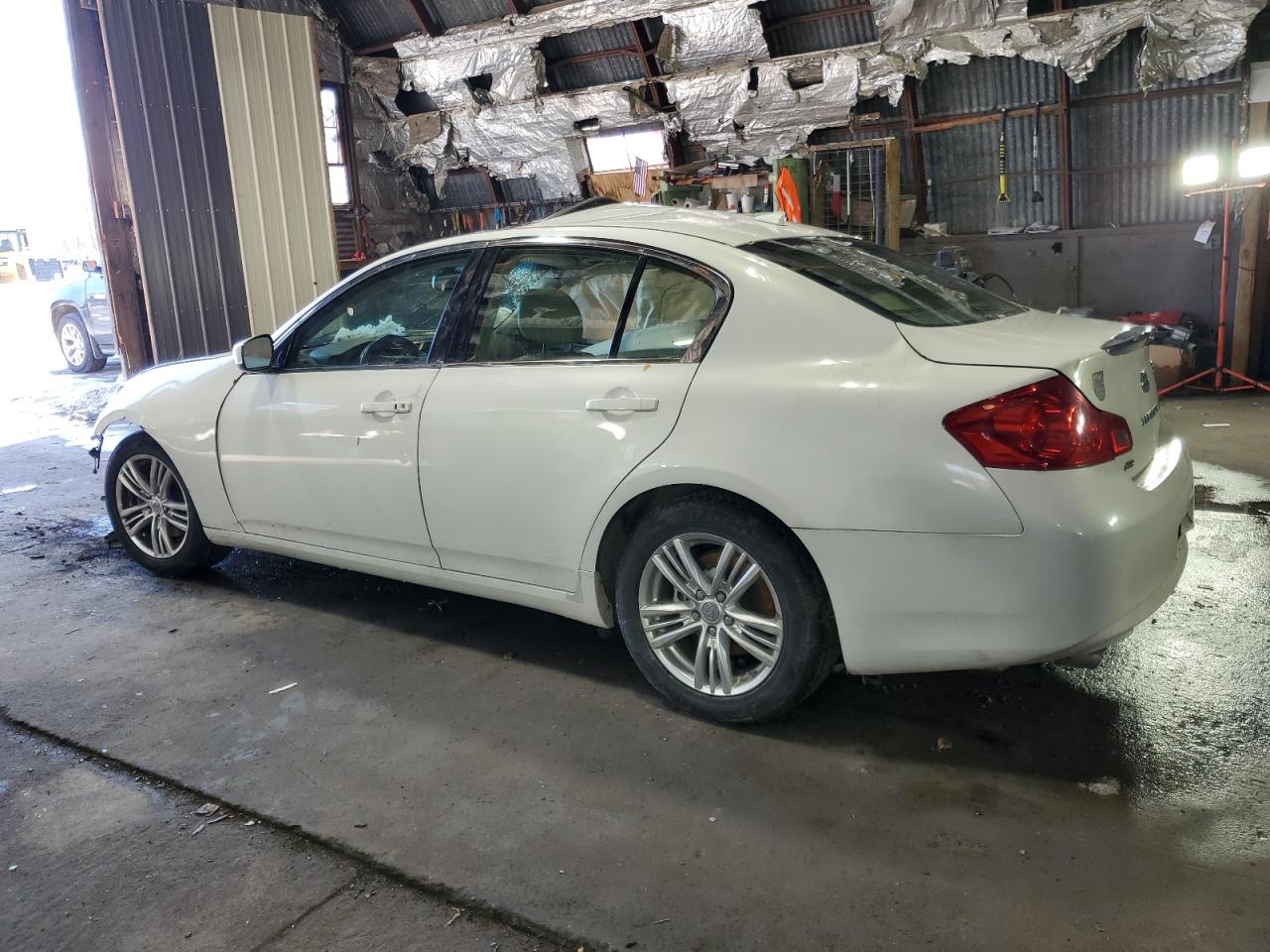 2015 Infiniti Q40 - Image 2
