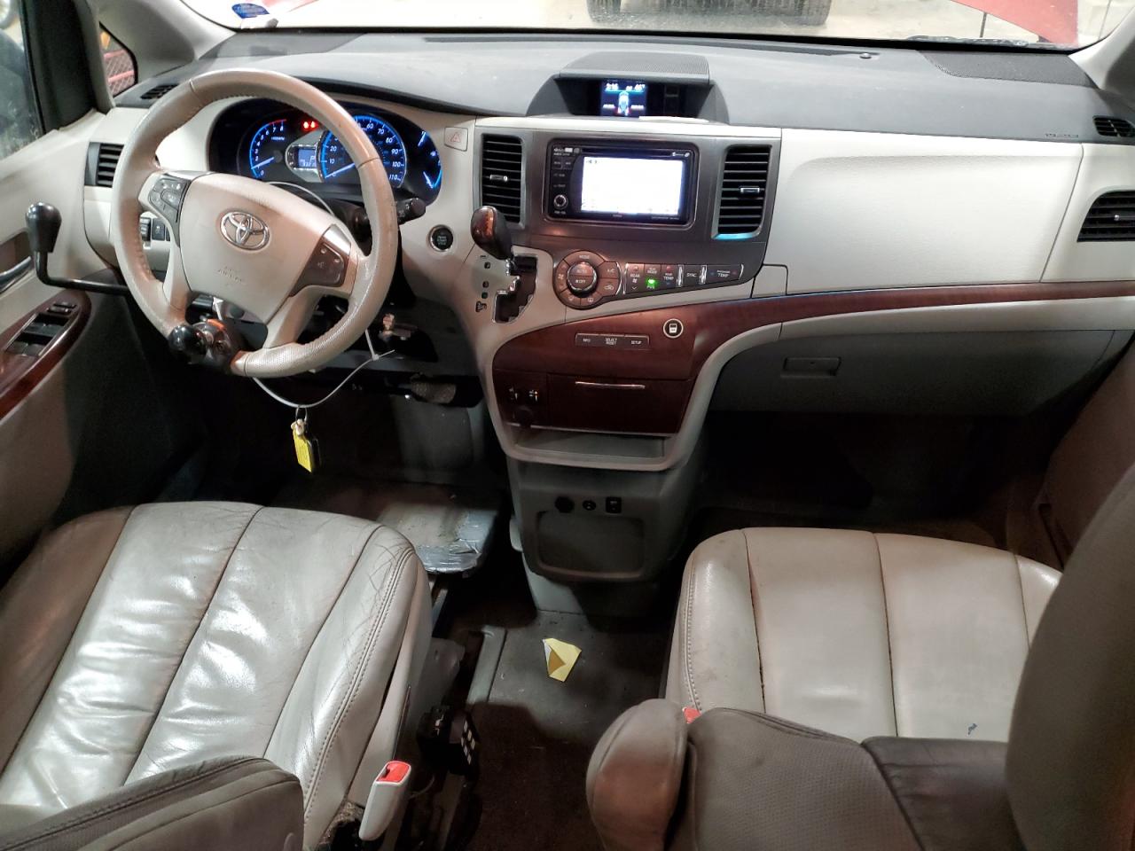 2014 Toyota Sienna - Image 8
