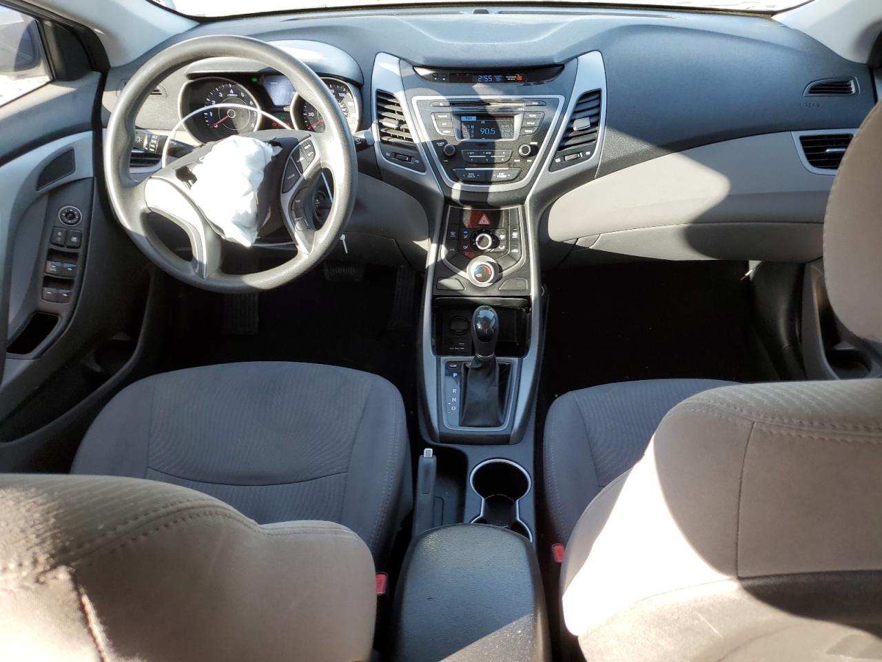 2016 Hyundai Elantra - Image 8