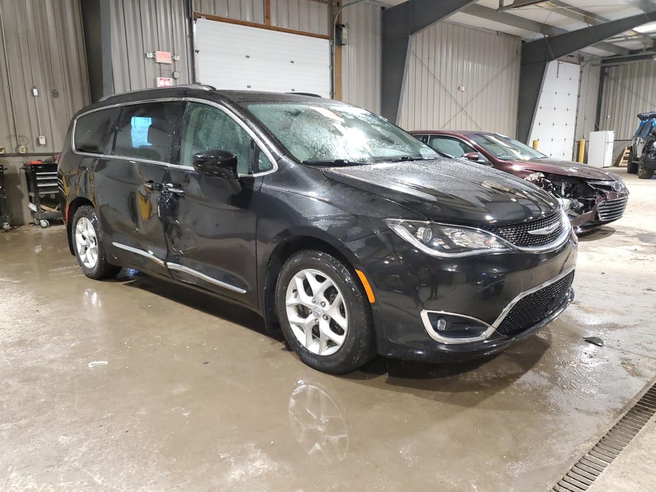 2019 Chrysler Pacifica - Image 4