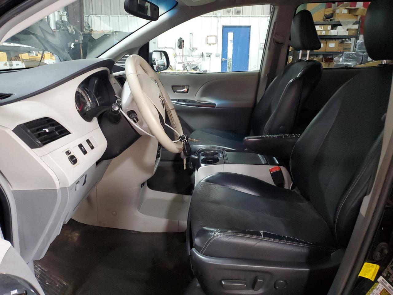 2013 Toyota Sienna - Image 7