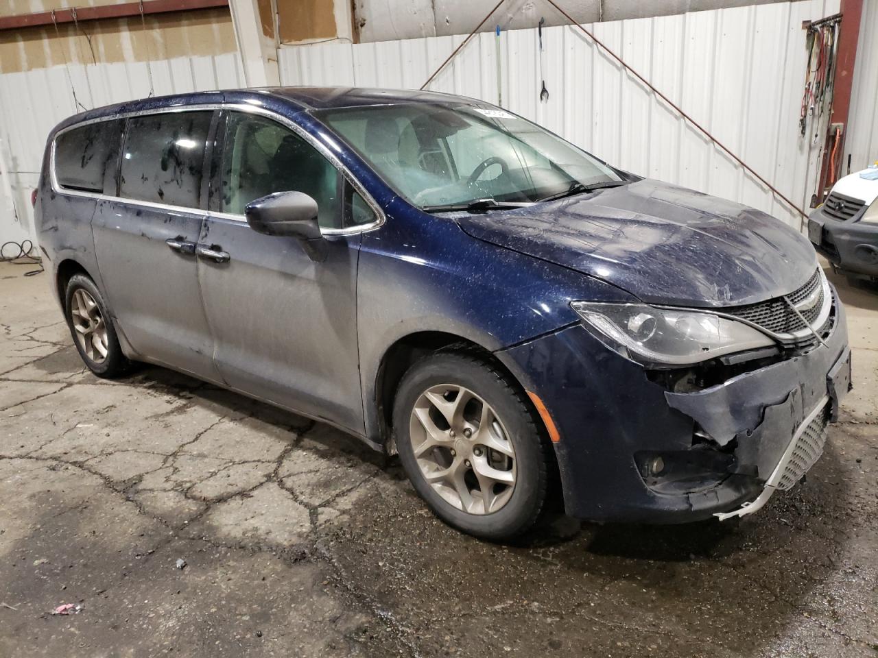 2019 Chrysler Pacifica - Image 4