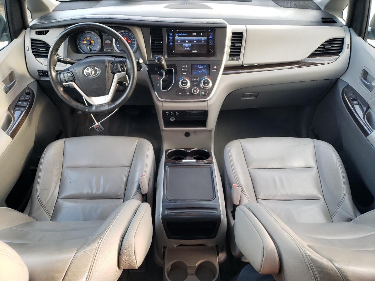 2015 Toyota Sienna - Image 8