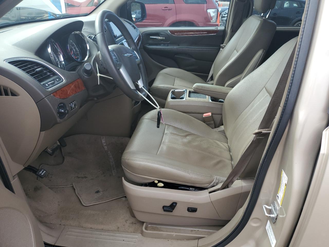 2013 Chrysler Town & Country - Image 7