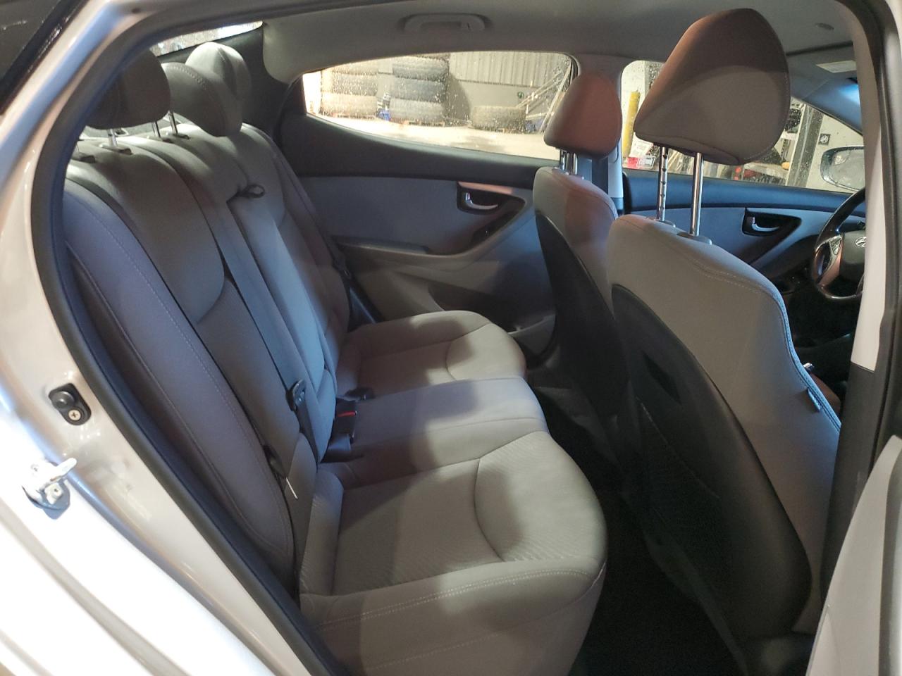 2015 Hyundai Elantra - Image 10