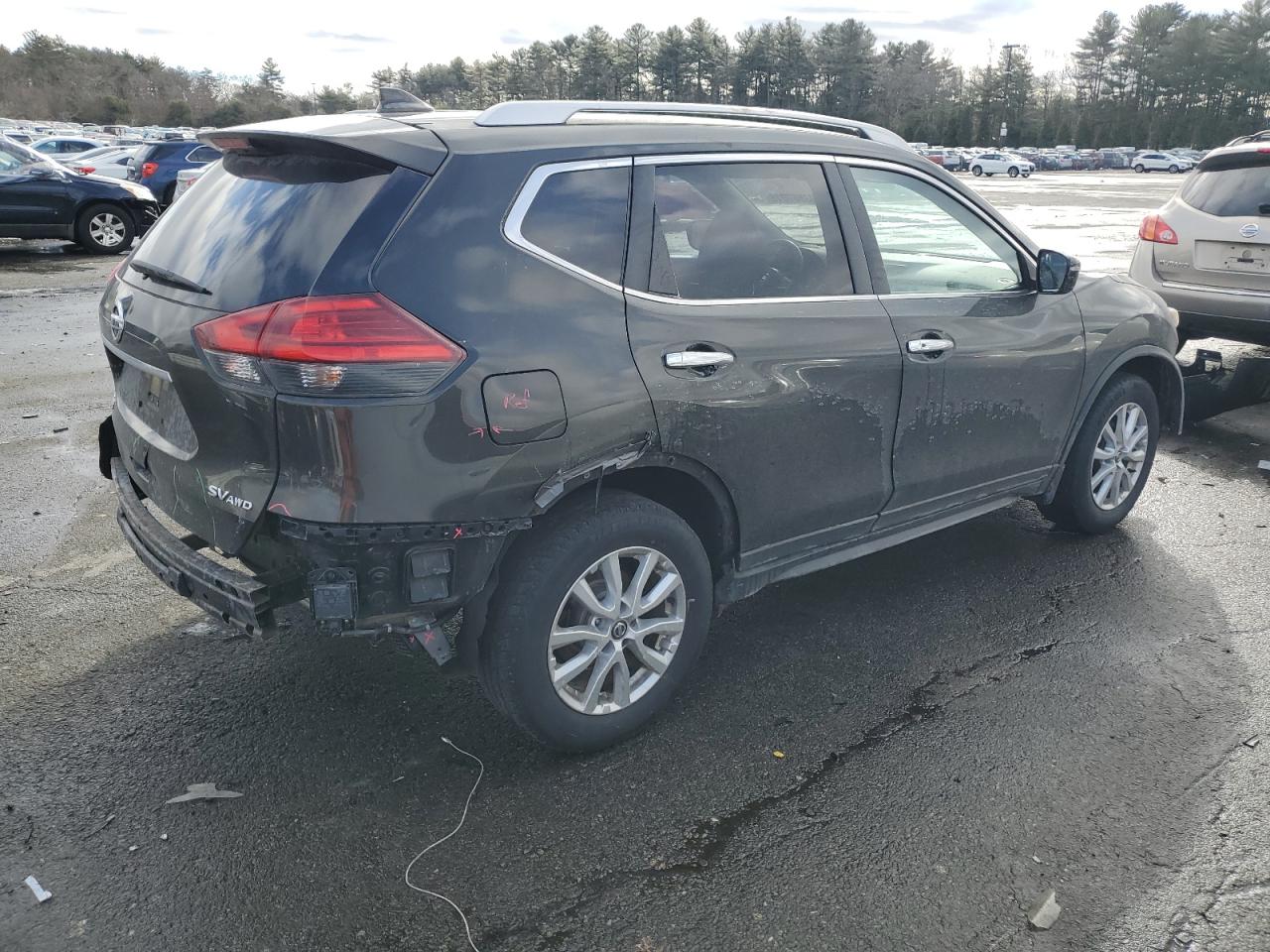 2017 Nissan Rogue - Image 3