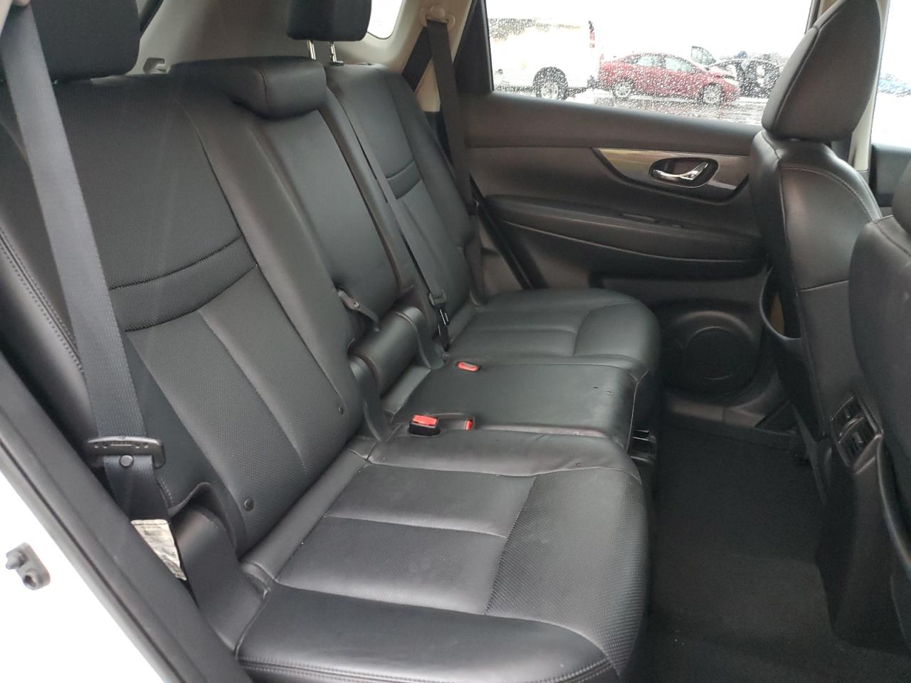 2015 Nissan Rogue - Image 11