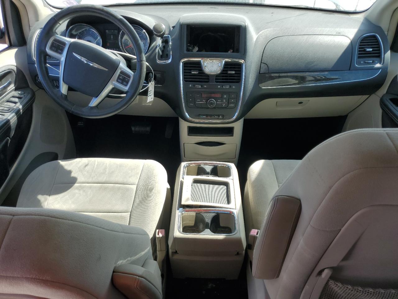 2011 Chrysler Town & Country - Image 8