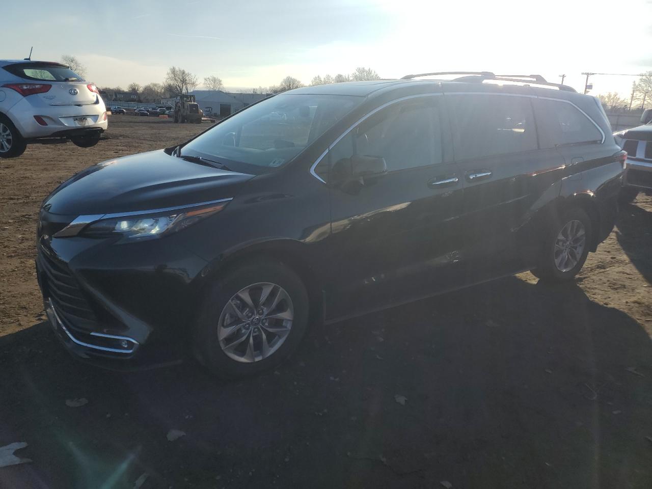 2022 Toyota Sienna - Image 1