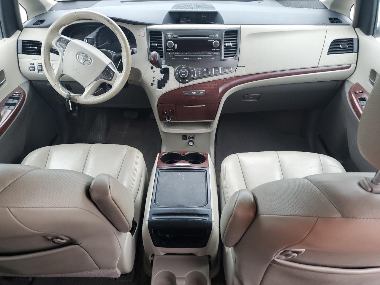 2014 Toyota Sienna - Image 8